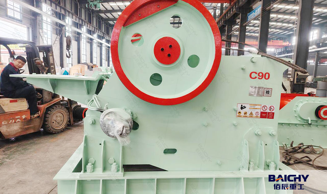 Jaw-crusher-C90-delivery01